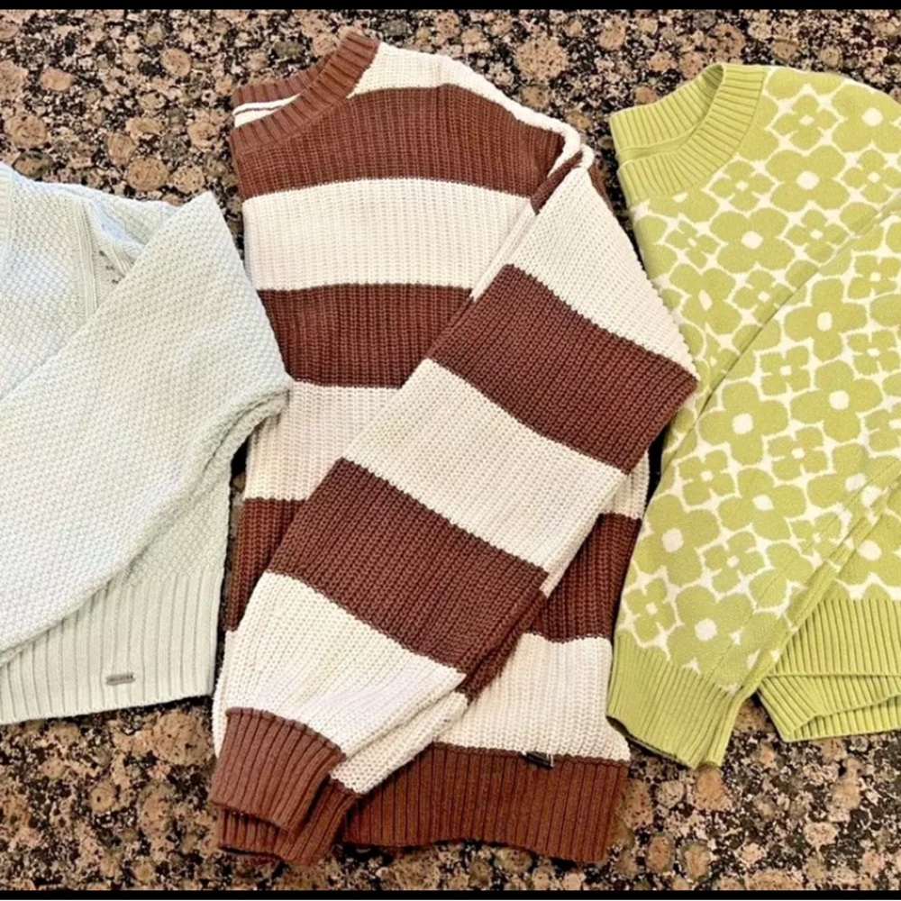 Women's Hollister Sweaters - Lot of 3 - XS & S